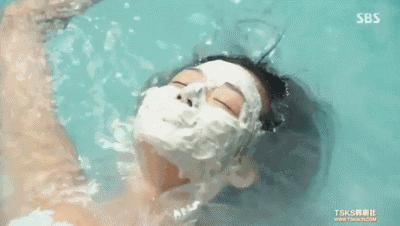 美人鱼皮肤优化,美人鱼皮肤是黑的还是白的