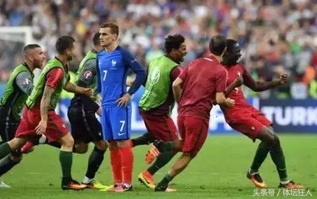 世界足球先生获胜者,世界足球对战外星人足球