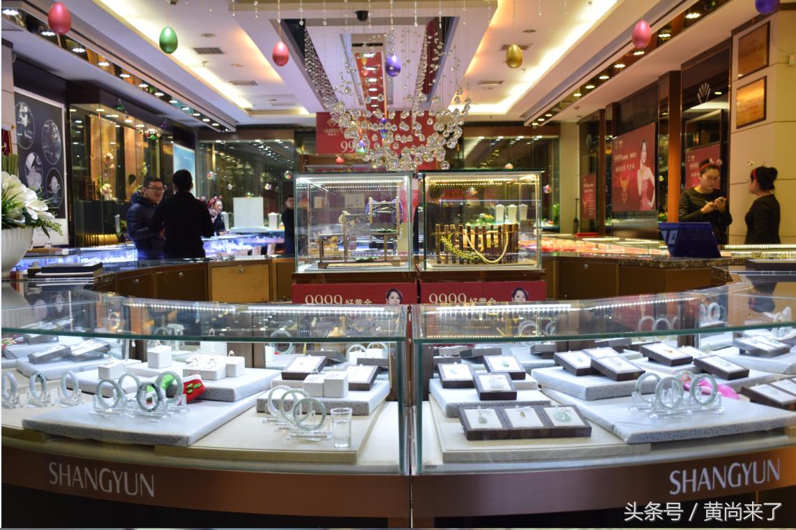 马上圣诞，老婆的礼物也不能拖着，于是尚韵珠宝成为了最佳选择！