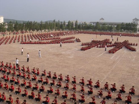 河南登封塔沟武校万人表演直播,河南郑州登封塔沟武术学校打山门