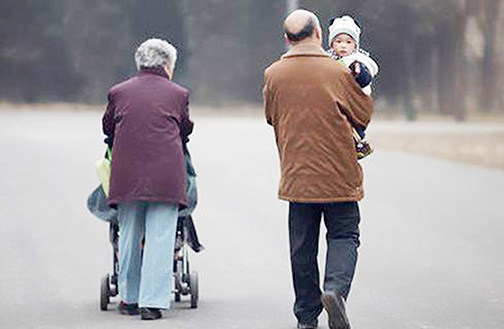 现在的老人不帮带孩子,为什么现在的老人不愿意帮忙了