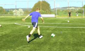 足球如何像卡洛斯一样暴力射门,卡洛斯暴力射门教学