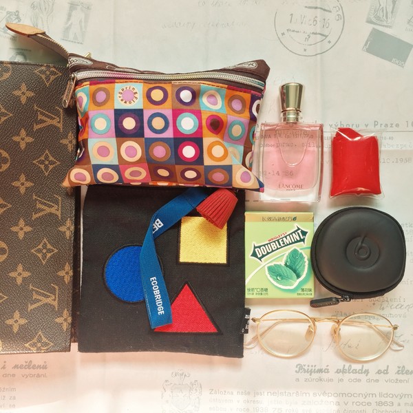 时尚又便利：小手包里的大世界~