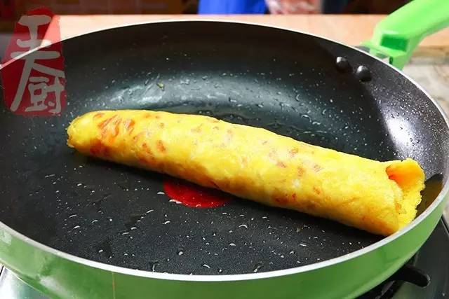 西红柿牛奶鸡蛋卷,早餐西红柿鸡蛋卷做法
