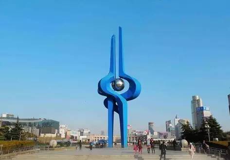 泉城广场有打羽毛球的地方吗,泉城广场踢毽