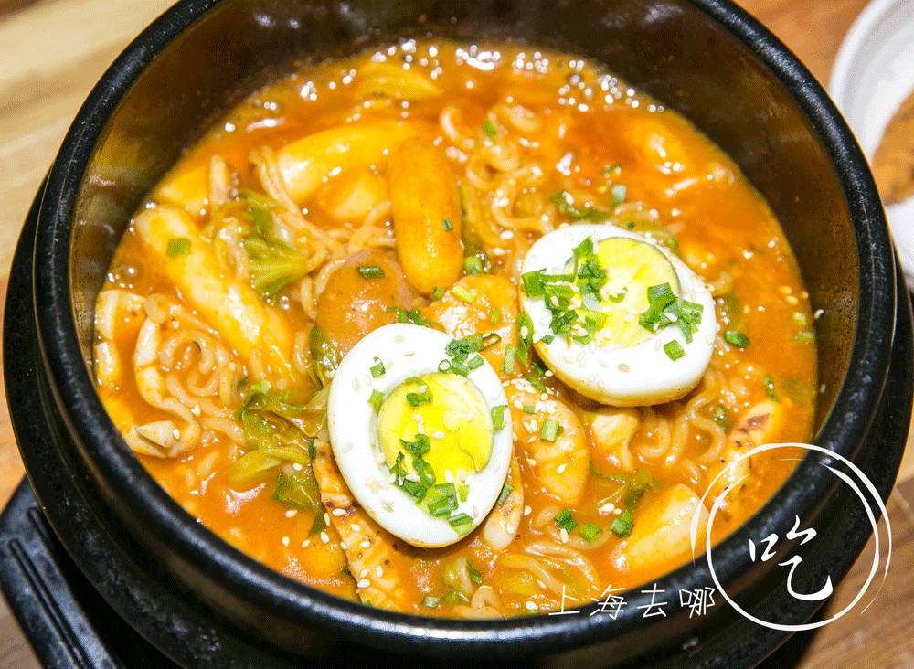 魔都这家店有一只“浴火焚身”的韩国鸡，一群人竟然抢着去滚菜单！