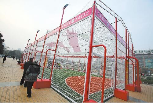 泉城广场大屏幕播放足球赛,泉城广场放足球比赛