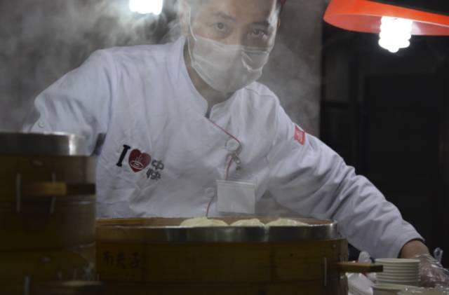 吃完食堂的第200碗饭，Ta说带我去后厨看看