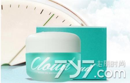 九朵云祛斑霜能祛雀斑吗效果实在有限不应盲目长草