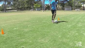 10种适用于足球爱好者的实用带球练习，赶快练起来吧！