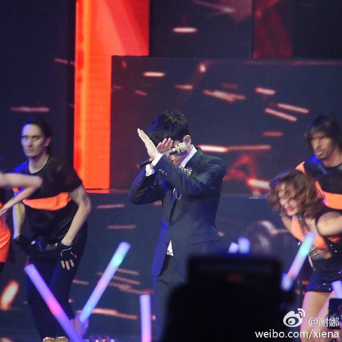 不要苛求,和大张伟相比,张杰失声后46个对不起的诚意简直太好