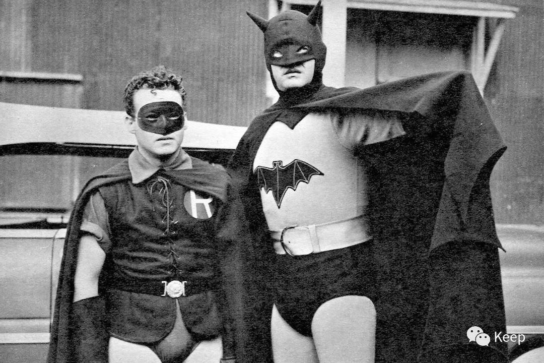 为了这些“C*杯罩**”，超级英雄们足足练了50年