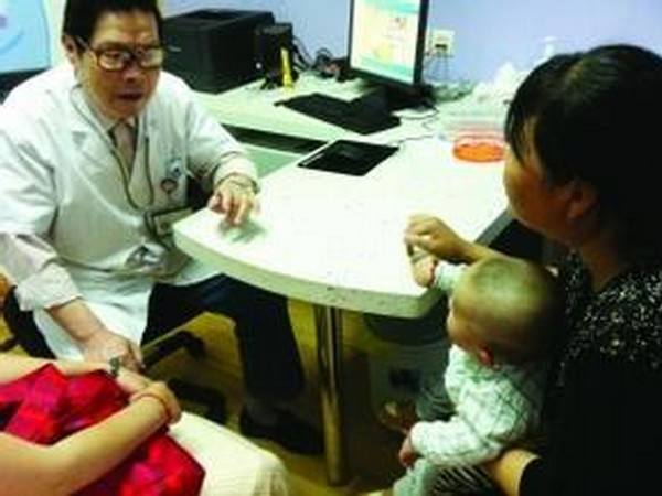 两岁宝宝肛裂原因,两岁左右孩子肛裂