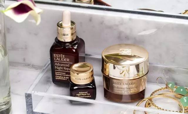 推荐一下最近很火的护肤品 (最近朋友推荐一款很好用的护肤品)