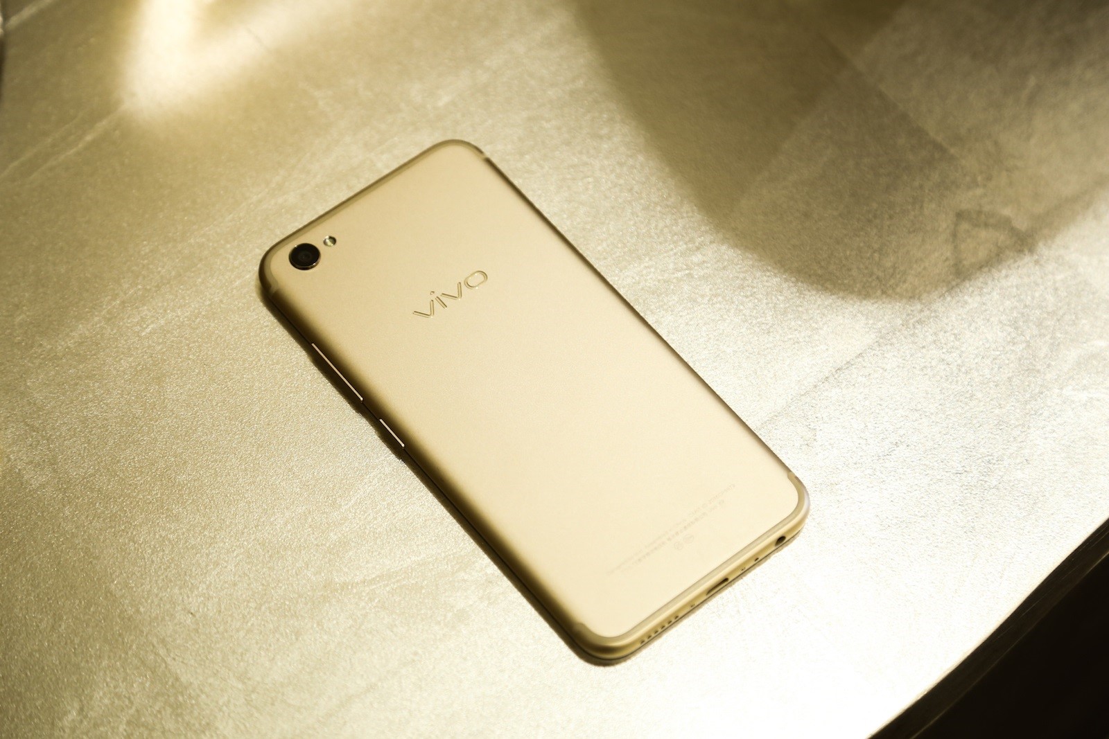 前置柔光双摄“怪兽级”--vivoX9上手体验