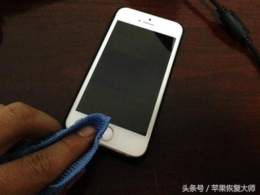 iPhone最易掉漆的不是亮黑！两分钟解决掉漆问题！