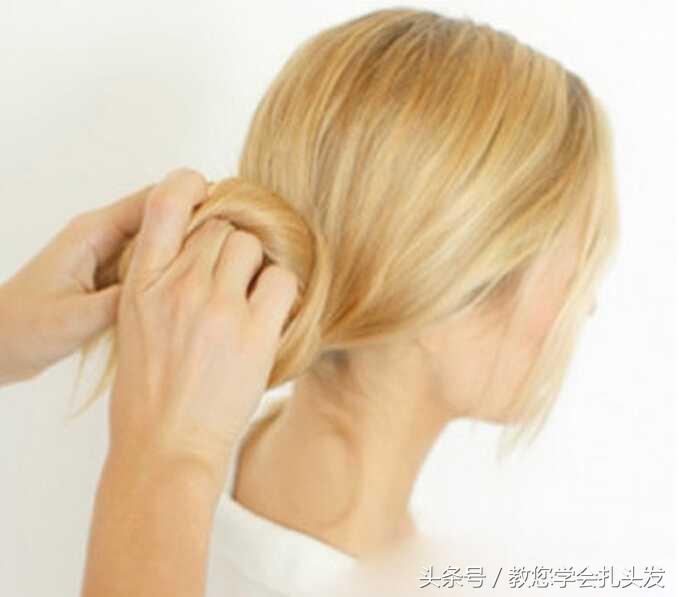 简约浪漫花苞头简单扎法图解