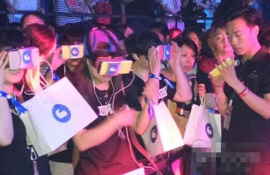 王菲谢霆锋直播完整,王菲演唱会用vr直播