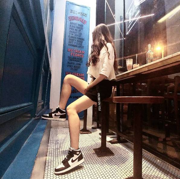 aj1为什么感觉两双鞋面不一样,aj1灰白高帮最新发售的是限量款吗