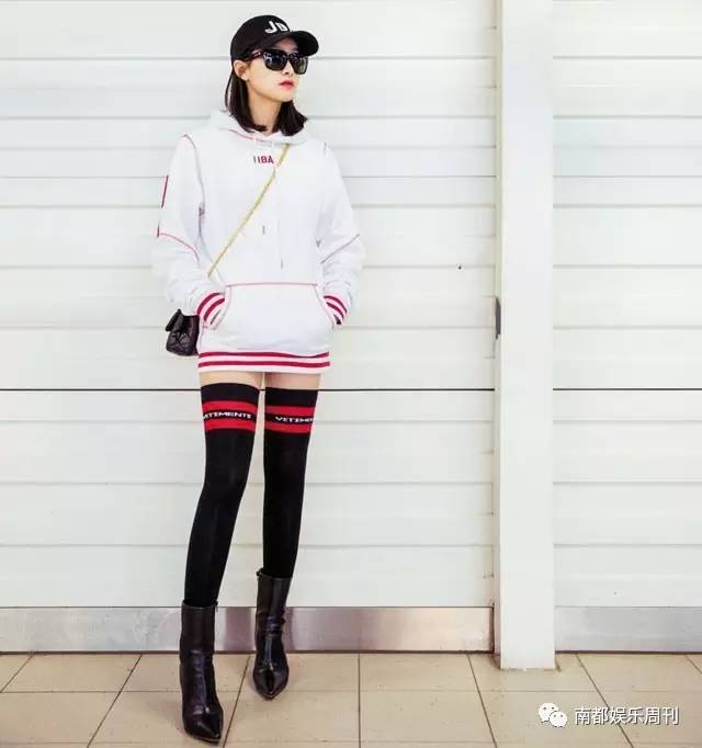 光脚穿鞋土爆了！大幂幂、迪丽热巴、奚梦瑶告诉你——有一件时髦的小事叫露出你的袜子！