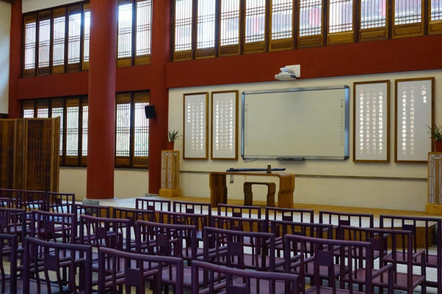 一个长得像李小龙的男人，在长泰一村子里，建了个千与千寻的奇幻世界