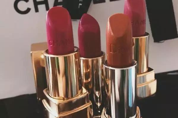 哪个地方免税店买衣服最便宜,买什么机场特产最便宜