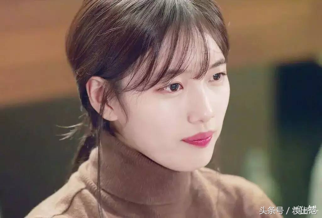 秀智同款“姨妈色”得鲜按压口红试色