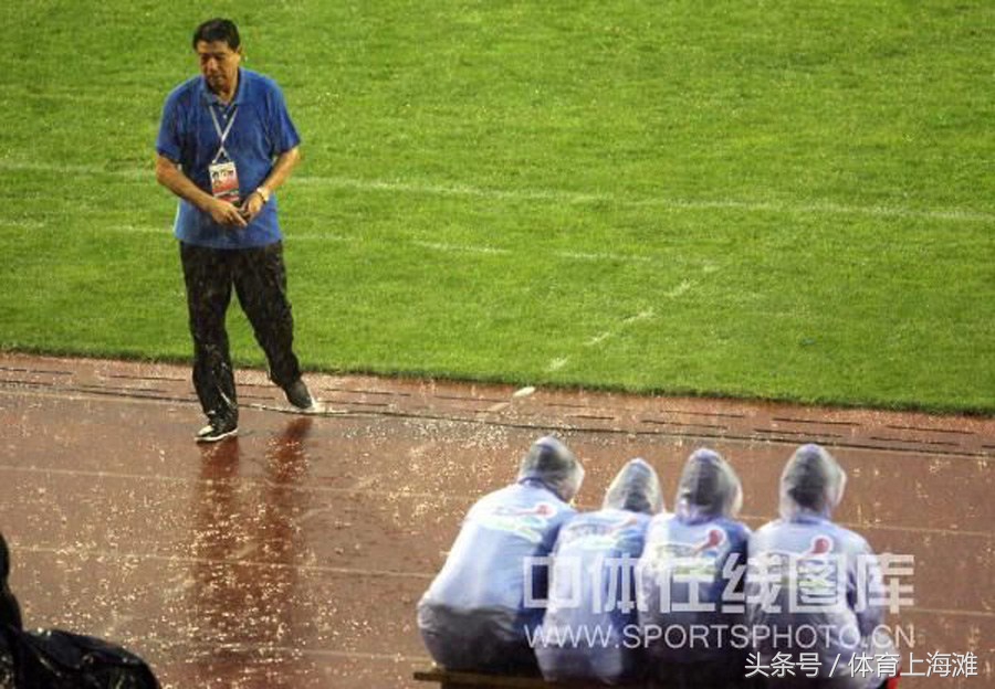 武磊看望师弟,崇明根宝武磊