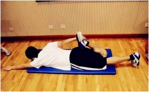 足球放松活动有哪些动作,业余足球放松训练方法