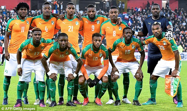 孩子踢球被老人打,孩子踢球被打