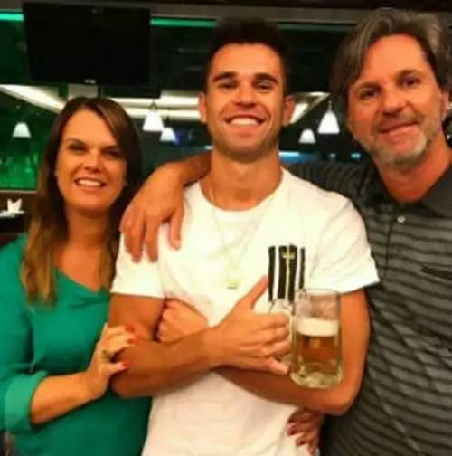 愿天堂也有足球相伴一路走好,愿天堂也有足球陪伴你们