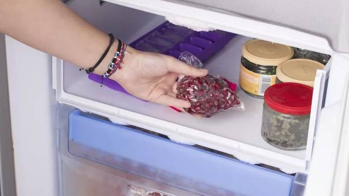 苹果切开后会氧化有什么办法,苹果切开久了变色还能吃吗