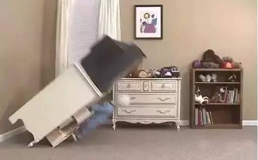 同一款柜子压死3个宝宝?这个细节妈妈们要注意啦!