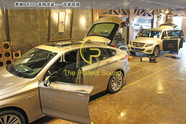 奔驰glc300音响改装方案南京,奔驰glk300原车音响功放