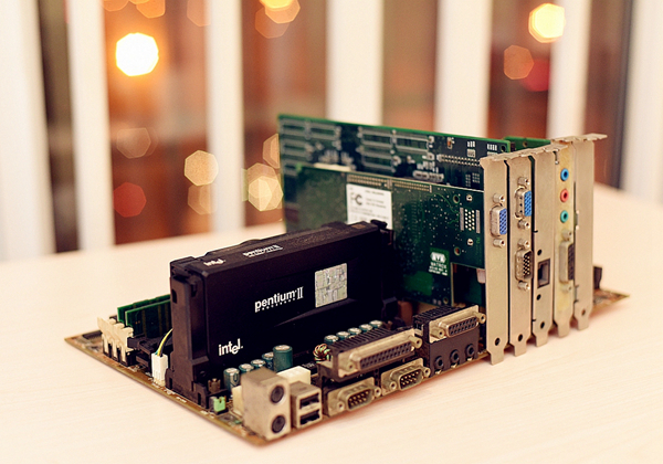 intel90年代,intel是电脑老牌子吗