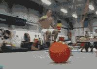 搞笑瑜伽球翻滚,瑜伽球搞笑