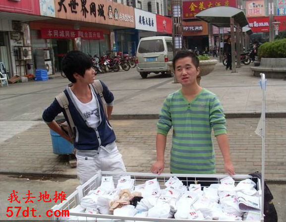 摆摊卖袜子成功案例,摆摊卖袜子创业的真实经历