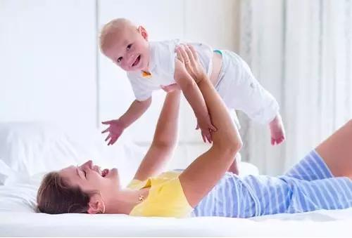 孩子四个地方变红家长一定要重视,爸妈看宝宝反应