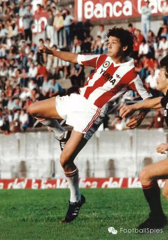 巴乔94年背影图片,49岁的巴乔照片