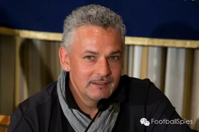 巴乔94年背影图片,49岁的巴乔照片