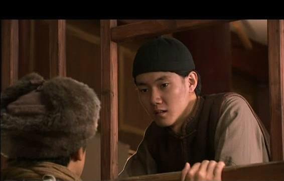 他是低音王子，曾参加07快男，跪地求关注被骂，歌手4踢馆成功