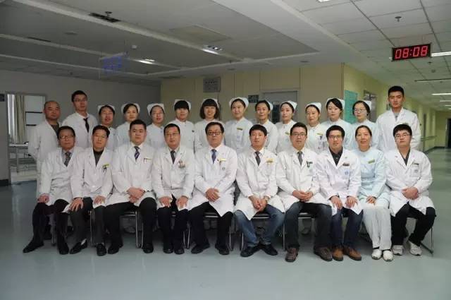 包头这个男子只要出现就被团团围堵，原因竟是……