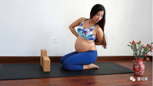 孕期肩膀背痛,孕期背痛瑜伽什么动作缓解