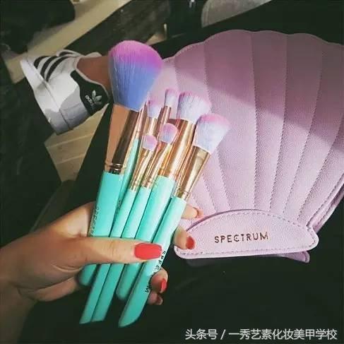 一套化妆品2800贵吗,化妆品贵的和便宜的区别