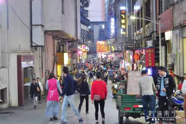 南宁最推荐什么美食街道,南宁最适合逛吃的地方