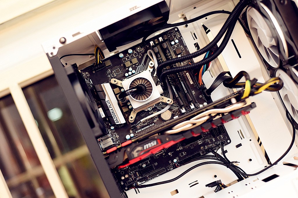 intel90年代,intel是电脑老牌子吗