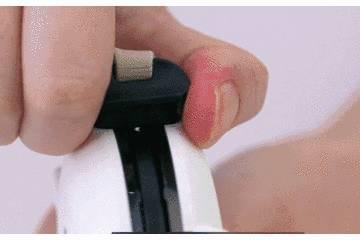 这个呆萌的甜甜圈插线板兼容各种形状插头，什么插头都能插！