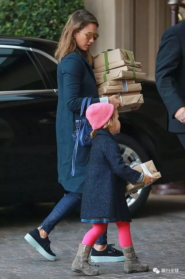 rihanna超级碗鞋子,rihannapuma鞋