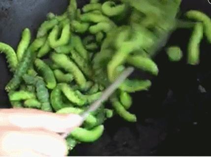 广东地铁老外挑衅被打视频,在地铁上挑衅老外