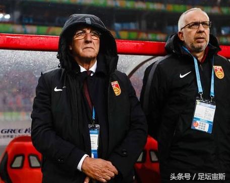 王健林怒怼足球视频,王健林里皮中国杯